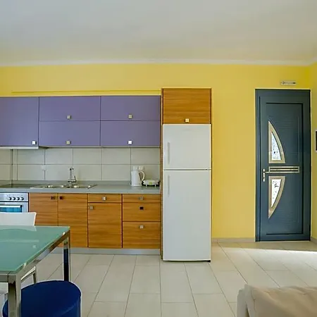 Aparthotel Lefkothea 3*